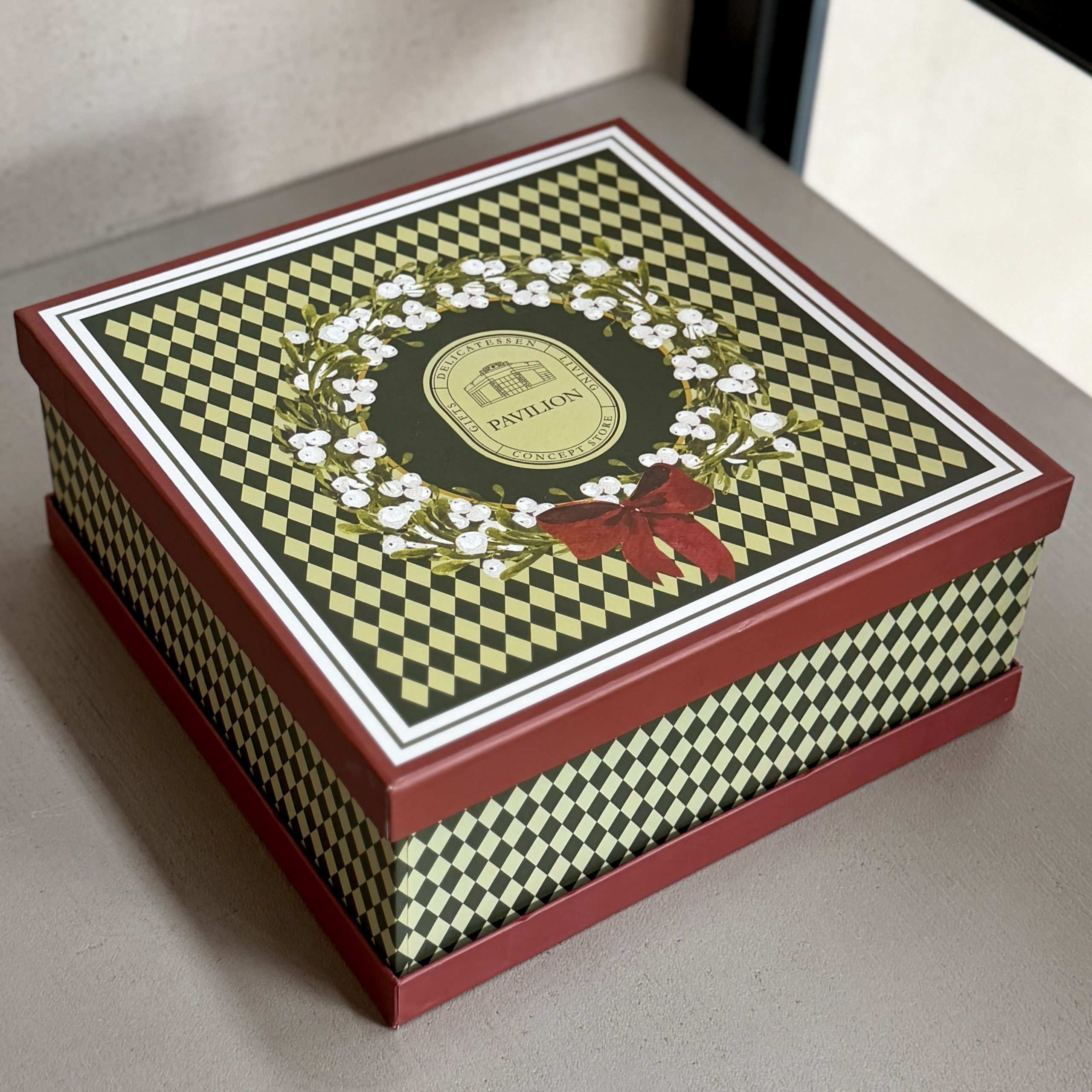 Gift Box Mistletoe - Image 4